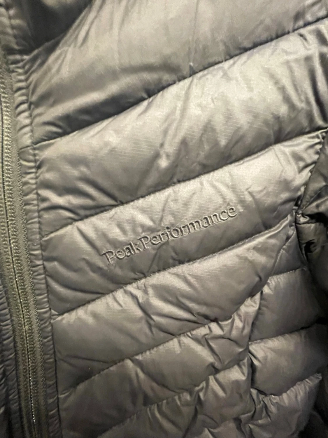 Svart dunjacka Peak Performance - 1