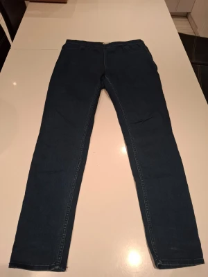 Straight fit jeans - Skriv om du har några funderingar 