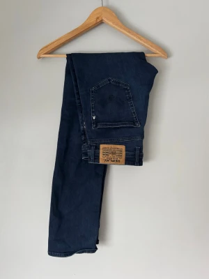 Mörkblå Replay Grover jeans  - Mörkblå Replay Grover jeans i storlek 30/32 | Mycket bra skick | Dessa sitter slimfit | Hör gärna av dig vid frågor 🙌🏼