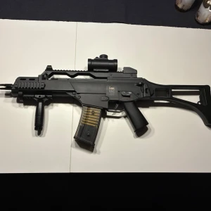 Airsoft gevär  - G36c eldrivet Airsoft gevär. Licensfritt! Allt på bilderna följer med. Dvs laddare och batteri, fungerande sikte, två magasin, vertical grip, suppressor och kort muzzle brake, verktyg för att ladda magasinen 