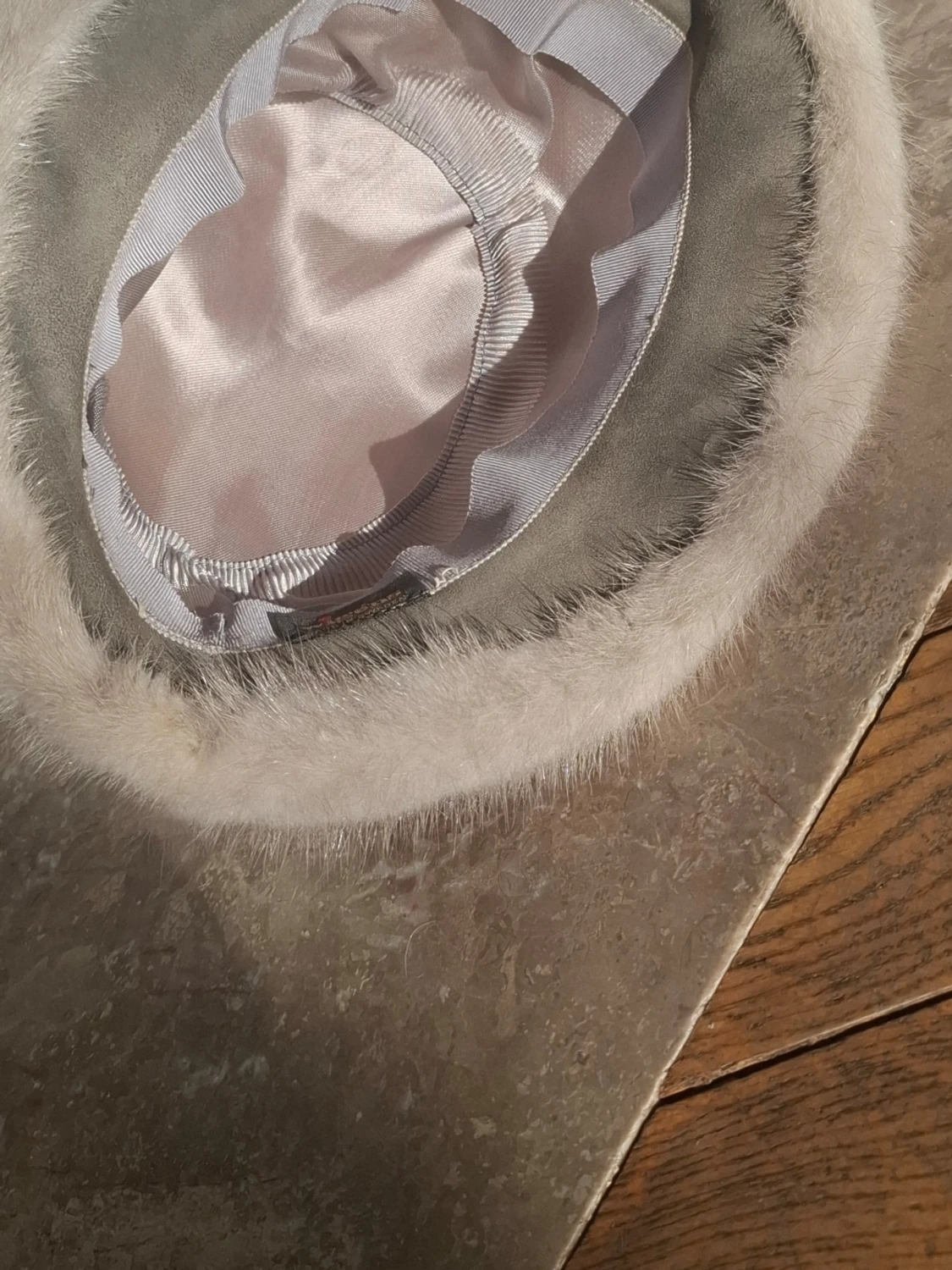 Grå fluffig hatt  - 3