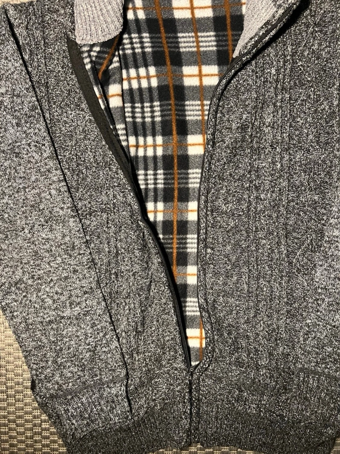 Grå ziptröja med rutigt foder - 2