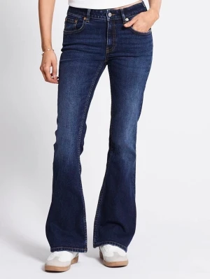  bootcut jeans  - Snygga mörkblå bootcut jeans med klassisk femficksdesign. Jeansen har utsvängda ben och kontrastsömmar för en retroinspirerad look. Tillverkade i stretchig denim som ger en bekväm passform.