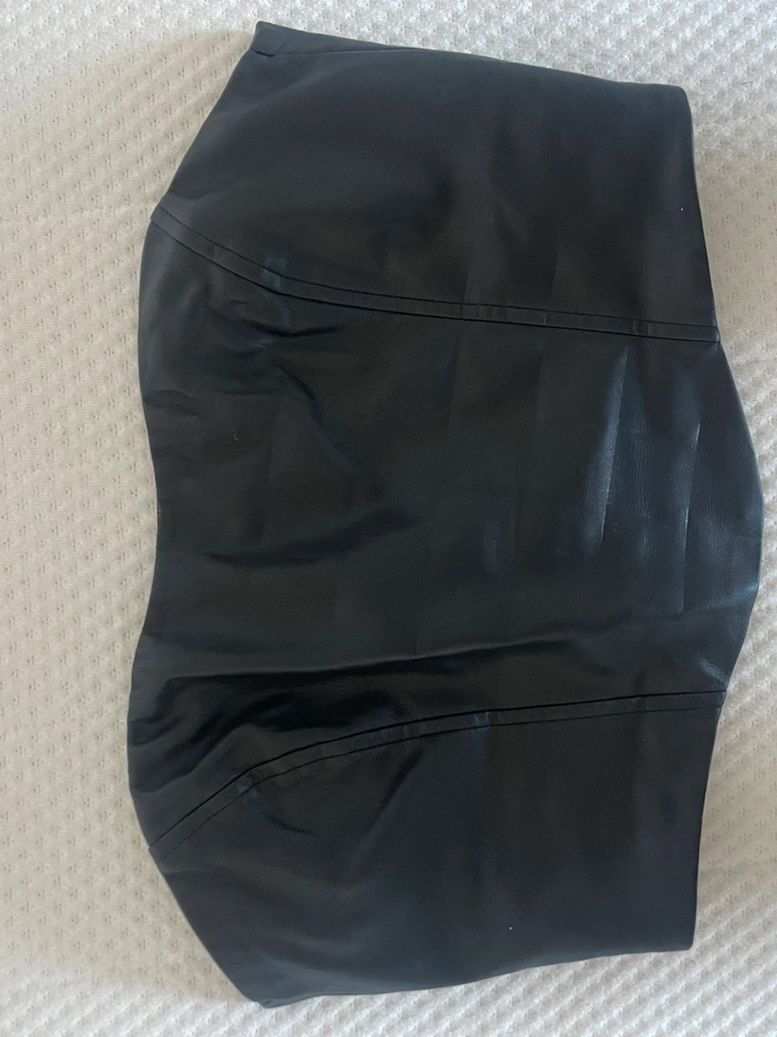 Svart tubtopp i skinnimitation