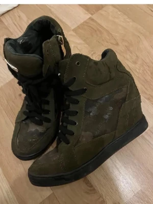 Gröna high top skor - Storlek 38