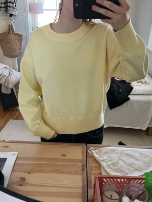 Härlig gul tröja 💛 - Perfekt till sommaren 💛💛
