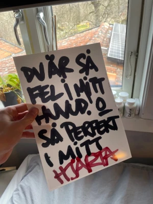 Håkan Hellström poster  - Säljer denna poster som är perfekt för inredning🥂 Storleken är ett A4 och den här tillverkad i ett speciellt poster papper! Bara att skicka om man har frågor🤗  Kolla gärna in dom andra postersarna på min profil👀👀