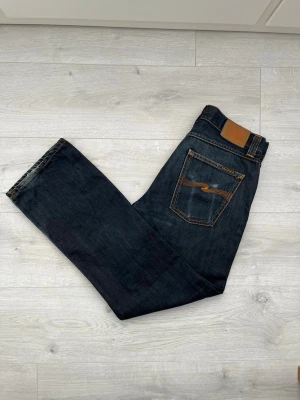 Nudie Easy Emil raw jeans  - Hej! Säljer dessa nudie jeans//mycket bra sick//fråga gärna! 