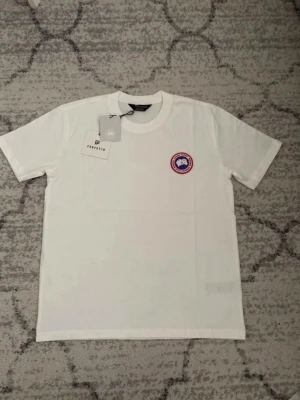 Canada goose T-shirt - Hej! Helt ny oanvänd, storlek S- baggy fit kan passa som M också skriv vid intresse 