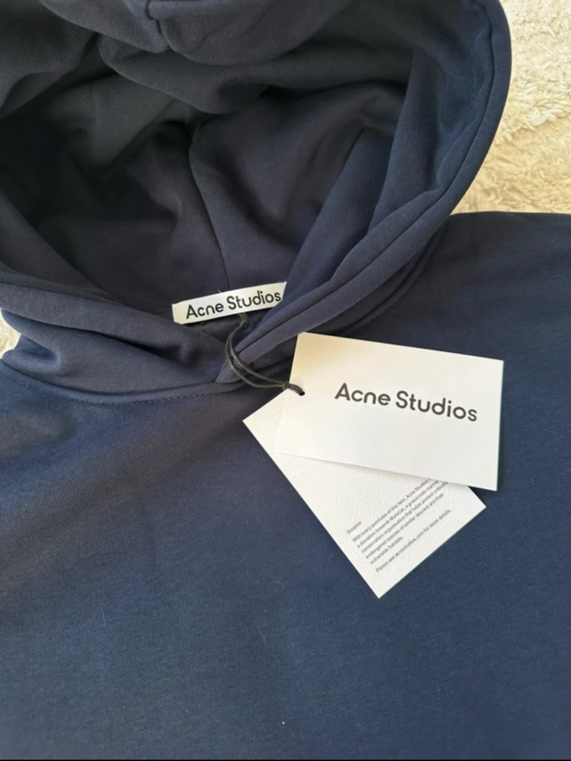Mörkblå hoodie från Acne Studios - 3