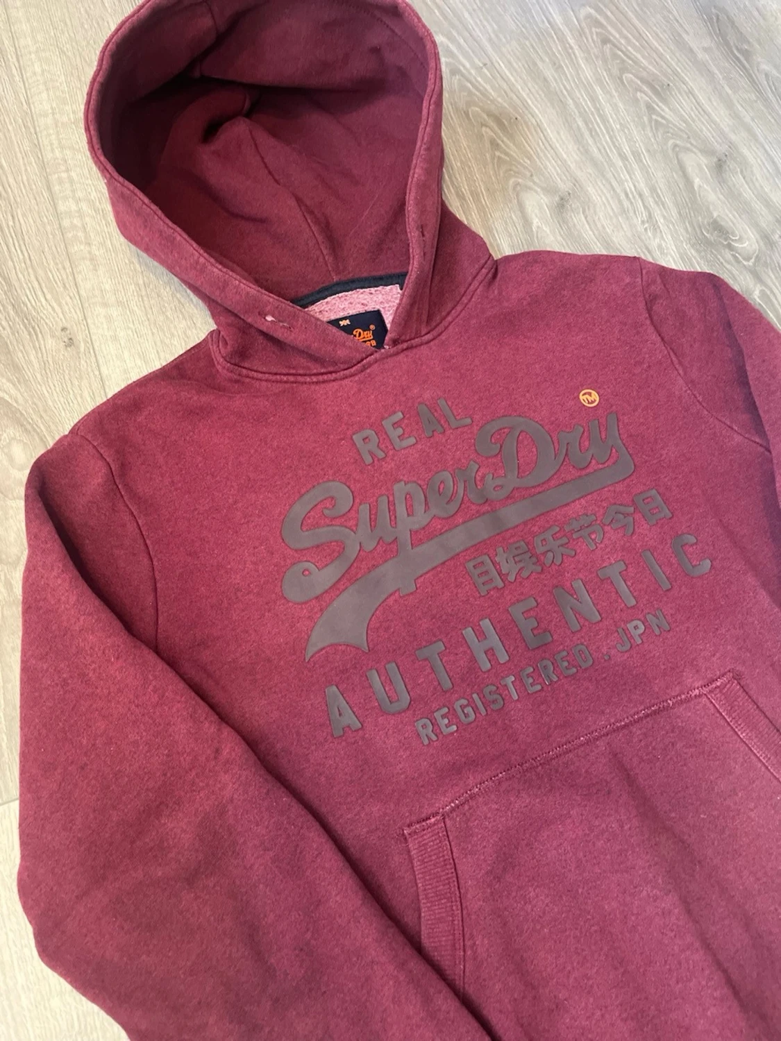 Vinröd hoodie från Superdry - 1