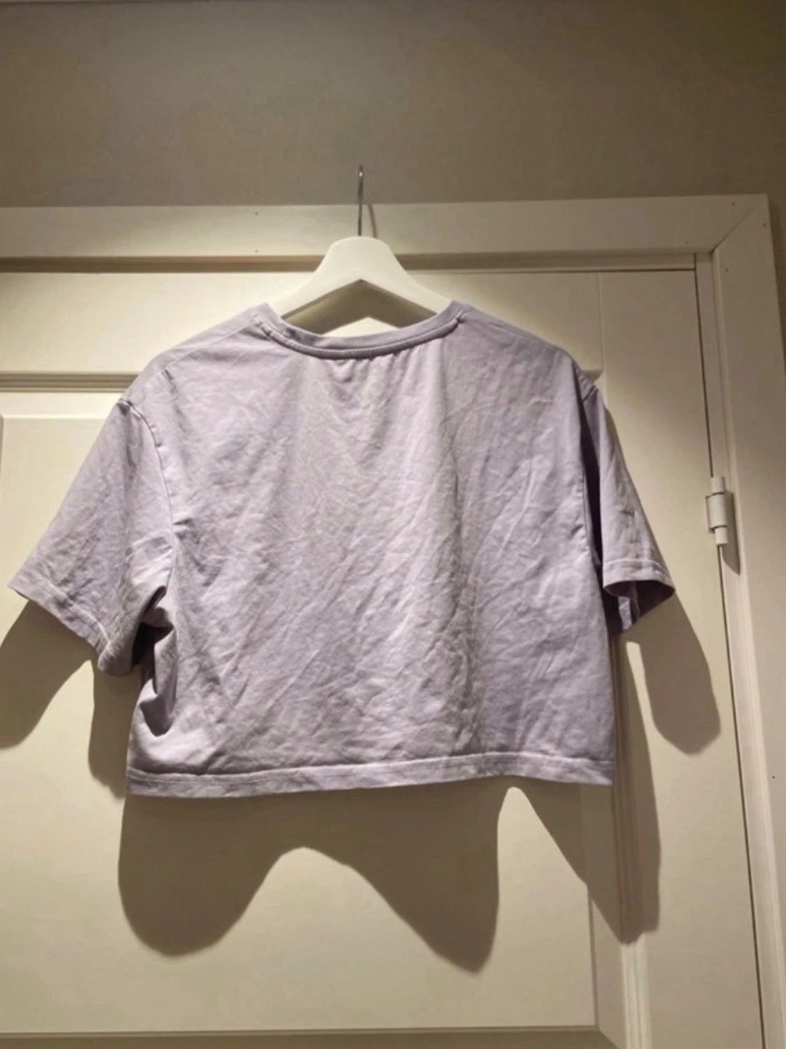 Ljuslila croppad t-shirt - 1