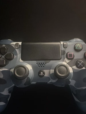 Limited edition ps4 kontroll - Säljer min limited edition kontroll då jag inte Andvänder den helg fungerande typ aldrig andvänd 
