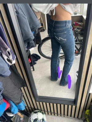 Bootcut jeans  - Superfina, använd 3-5ggr. Ordinarie pris 699! Säljer för 250, 