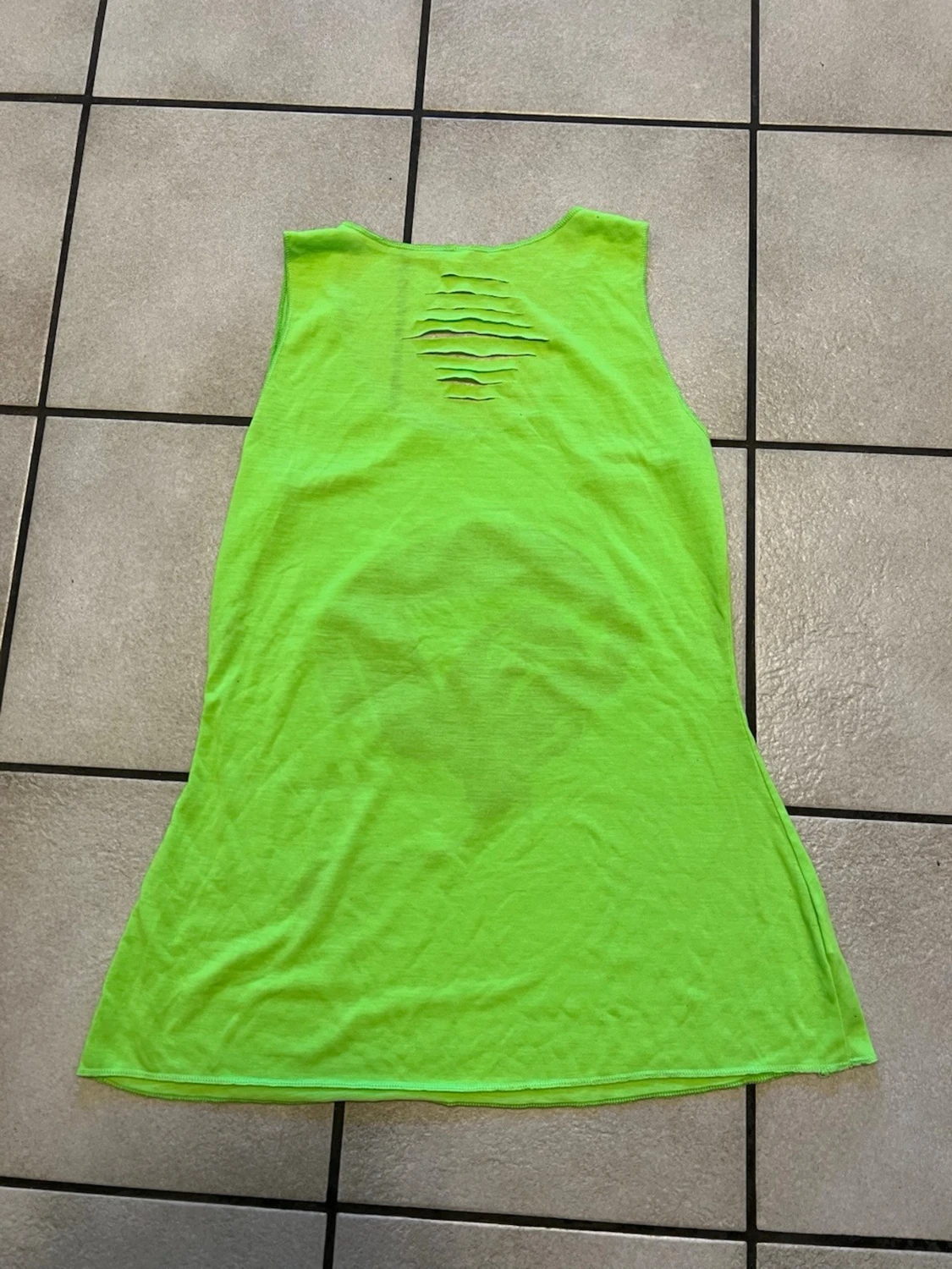 Neongrön linnetopp med hörlursmotiv storlek L - 2