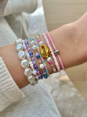 Pearl bracelets - ✨8 Handmade beaded bracelets ✨ Each bracelet is carefully handmade, making every piece unique. They are stretchy comfortable, and durable, designed to fit all wrist sizes perfectly. 💚  I offer bundle discounts if you buy multiple items. Check out my profile for more bracelet kits and designs available!  Perfect as a gift or to treat yourself 💫