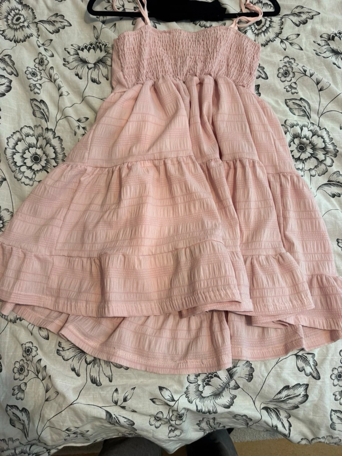 Ljusrosa volangklänning  - 1