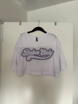 Croppad basket tröja  - Aldrig använd. 