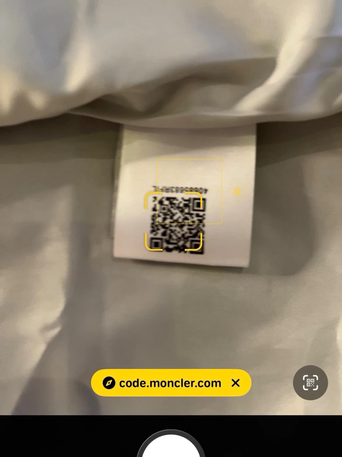 Beige vindjacka från Moncler - 5