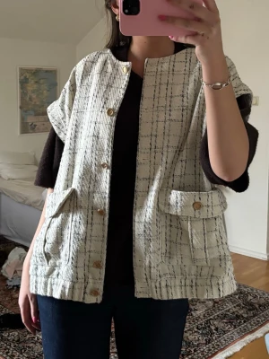 Väst - Väst med fina detaljer