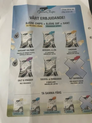 Bjäre Chips smaker 200g påse - Hejj!! Jag säljer chips till min och min klass sista resa nu i 9an!! Finns även i laktos fria. Bjäre Chips finns i flera smaker: varsamt saltade, gräddfil & lök, cheddar, salt & vinäger, tryffel & formaggio samt het barbecue. Chipsen kommer i färgglada påsar och är gjorda på potatis, rapsolja och olika kryddor. Vissa varianter är veganska och vissa innehåller laktos.