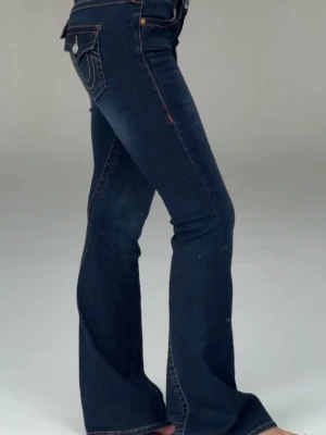 Mörkblå bootcut jeans True Religion - Helt nya och oanvända true religion jeans i W28❤️ säljer eftersom jag fick fel storlek