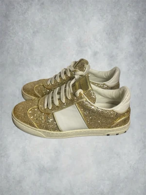 Valentino flycrew ”glitter” - Valentino flycrew | färg: guld glitter | skick: mycket fint | storlek: 37  | skriv vid frågor | mvh MD closet  