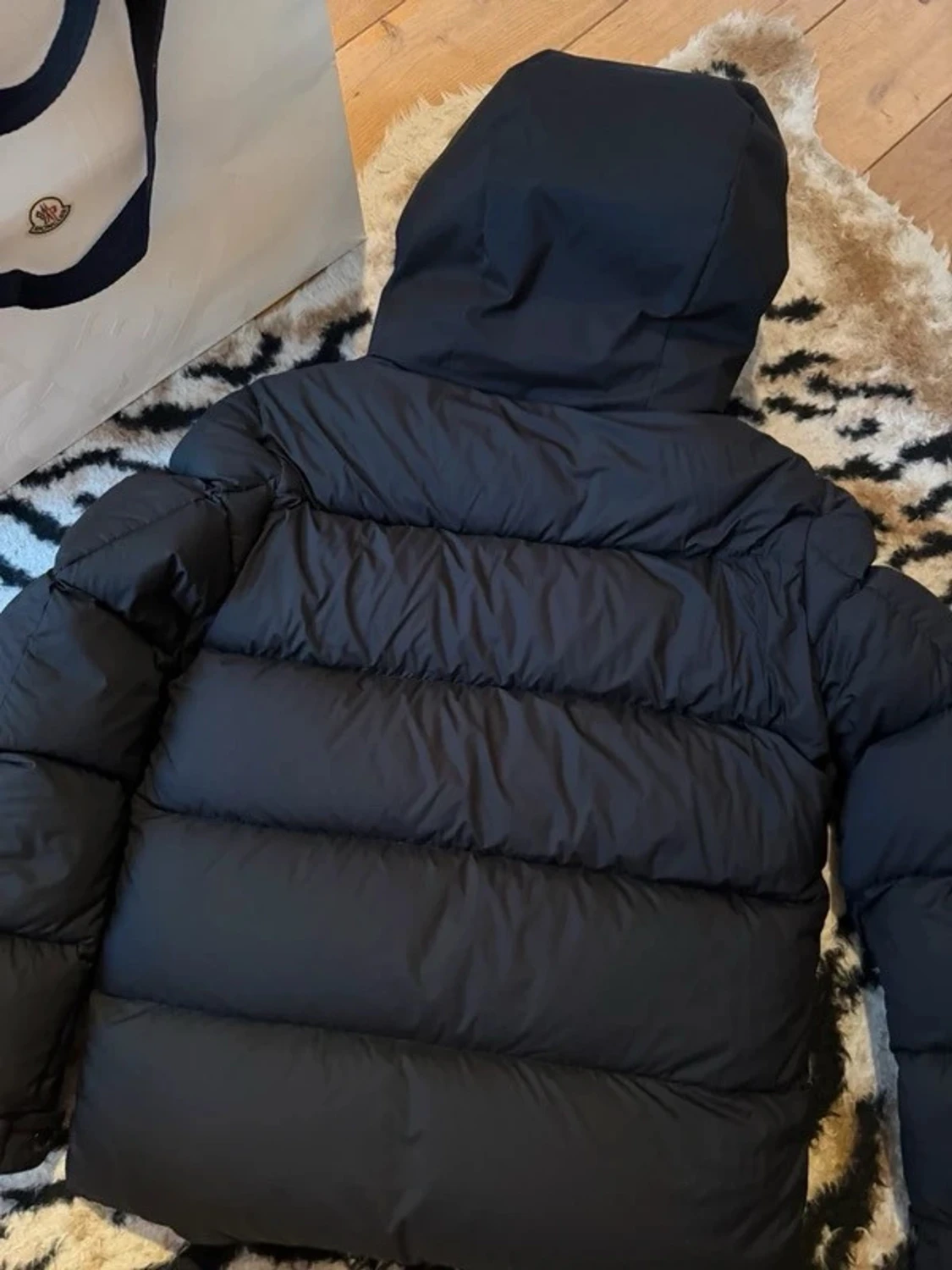Svart dunjacka från Moncler - 1