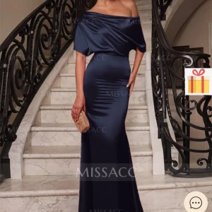 Balklänning  - Säljer denna fina balklänning från missacc. Säljer då den va lite för stor på mig som brukar ha xs. Skulle säga att den passar en s❤️ köptes för 2200