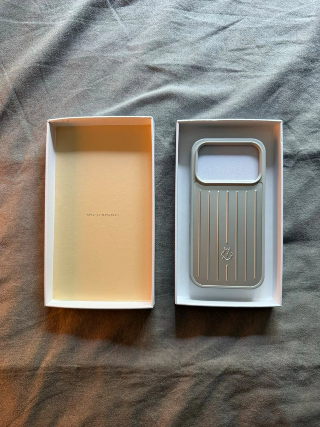 Silver mobilskal från Rimowa - 2
