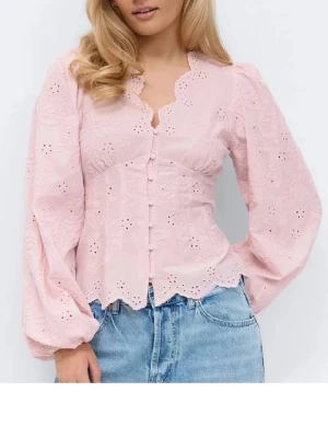 Söker i xs eller s!! -  Söker denna blus ifrån Gina Tricot i XS eller S 💗