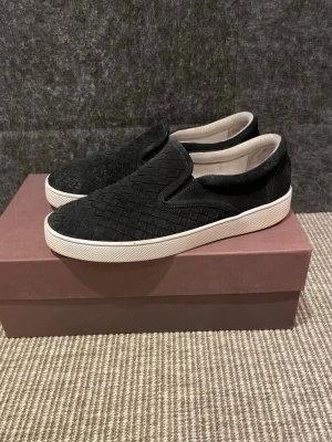 Bottega venete lofers  - Hej, säljer nu dessa svin snygga Bottega venete skor. Skorna är i grymt skick!  Bara skorna medföljer. Hör av dig vid frågor. Sjukt stora i storleken. 40,5 passar 42!