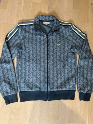 Lacoste tröja  - Skick:9/10, inga skador | äkta med kvitto 