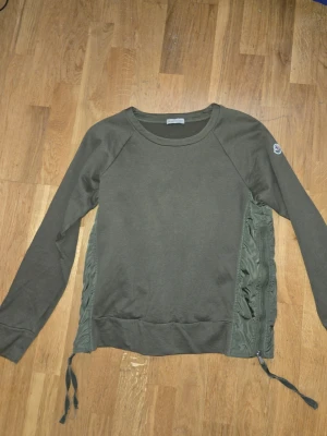  sweatshirt från Moncler - Fint skick passar s/xs orginal självklary