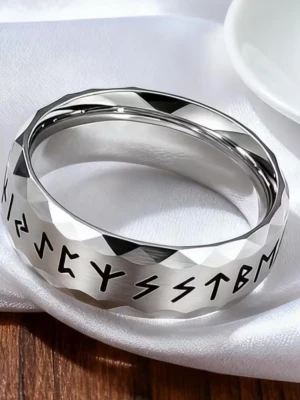 Ring vikinga runor - Ring vikinga runor. Herrring med graverade vikinga runor. Minimalistisk design. Hållbar. Rostfritt stål. Mångsidigt smycke för män.