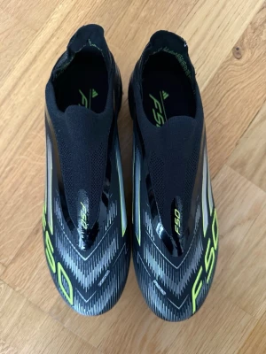 Fotbollskor F50  - Helt nya F50 Fotbollskor,utan box. Är väldigt sköna och pris kan diskuteras.