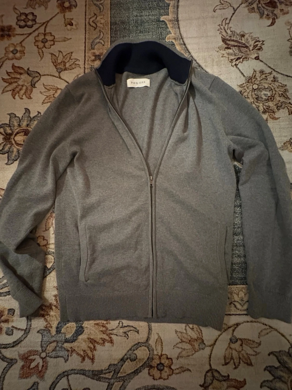 Grå stickad zip tröja