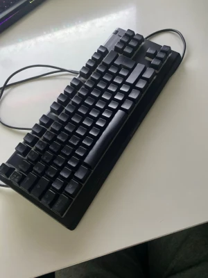 SteelSeries Apex 3 TKL  - Säljer ett svart SteelSeries Apex 3 TKL tangentbord med rbg. 75%