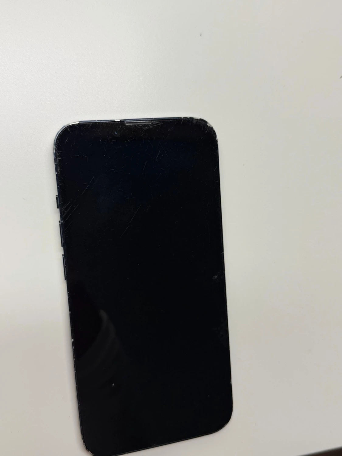 Mörkblå iPhone 14 - 1