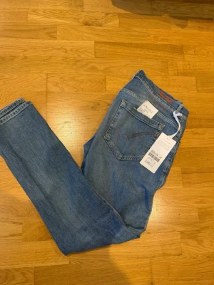 Dondup jeans  - Säljer mina snygga dondups jeans. Köpta ifrån united fashion för 3600 kr. Knappt använda !! Hör av er kring frågor!