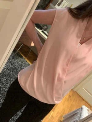 Omlott - Babyrosa omlott från MQ