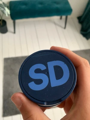 Sd snusdosa - Lite använd som syns. Öppnat några kapsyler med den så nått märke finns men fof funktionell 