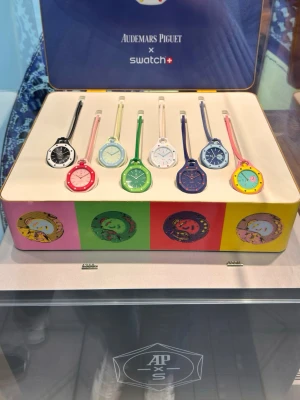 Audemars Piguet x Swatch | Välj vilken färg somhelst själv - AP X SWATCH Klockan, Jag står först i kö just nu, om du köper före 16 maj får du välja färg. Kan mötas vartsomhelst i Stockholm men erbjuder även paket leverans.