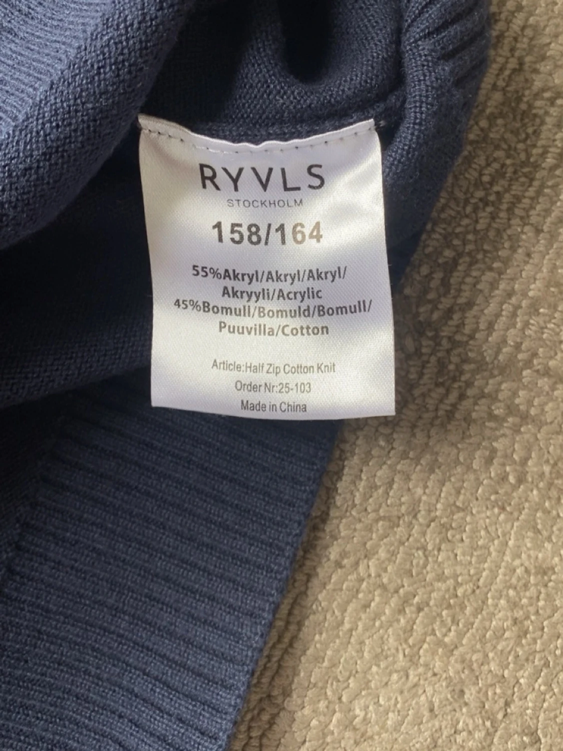 Mörkblå halvzip-tröja från RYVLS - 3