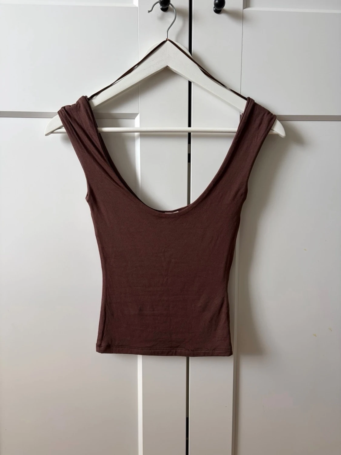 Deep Scoop Neck Top från Nelly - 2