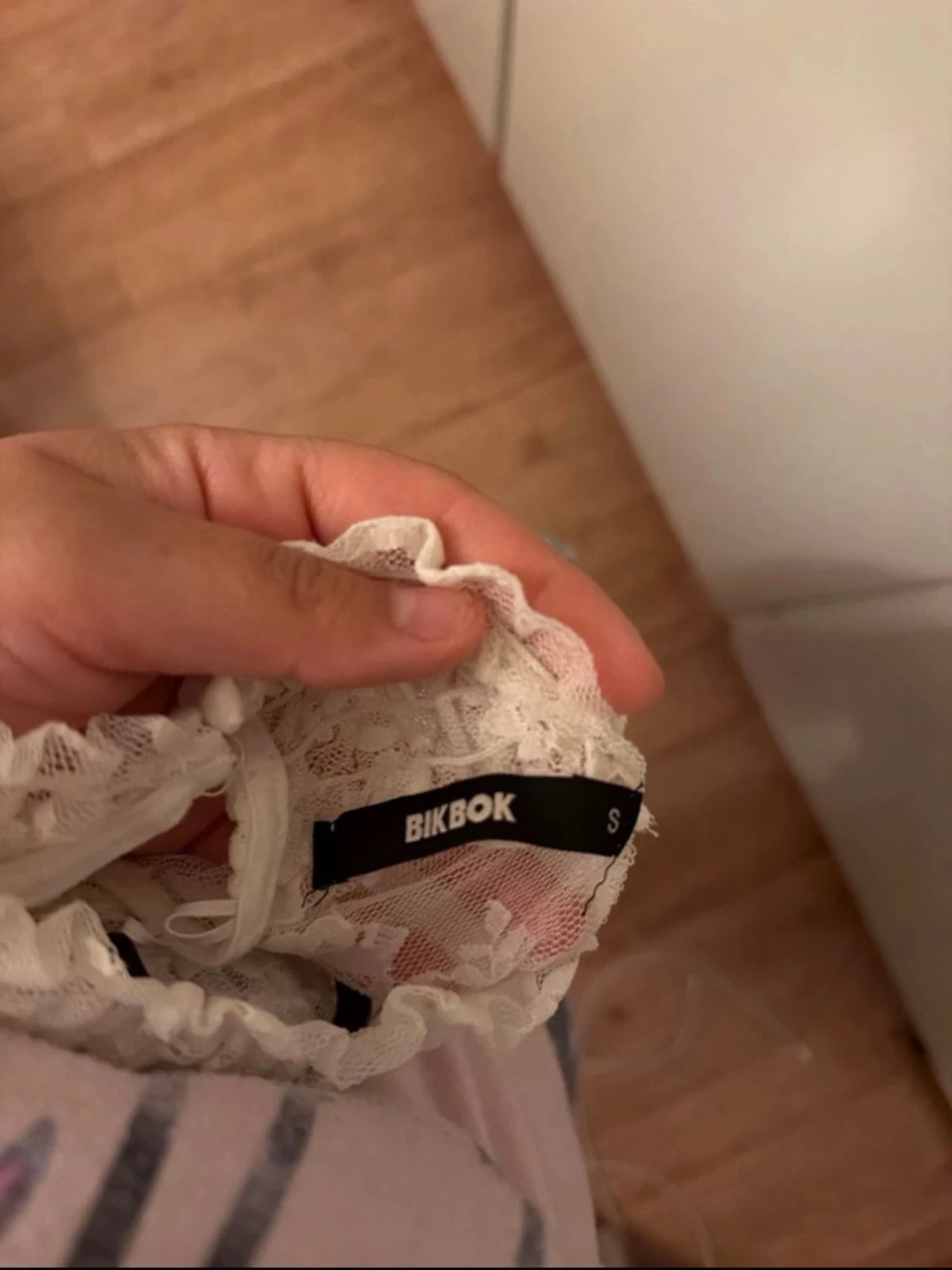 Vit spetsblus med hög krage - 3