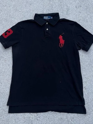 Svart och röd polo tröja  - Ralph Lauren tröja