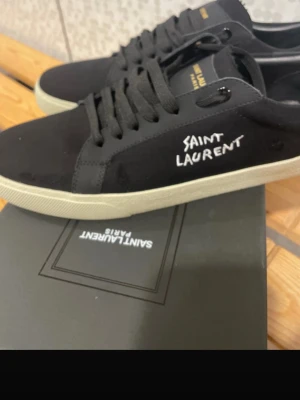 Saint laurent skor - Helt nya 10/10 aldrig använda. Kom med bud!
