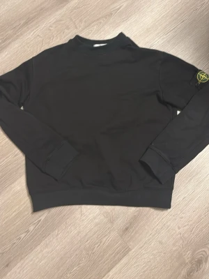 Stone island tröja  - Skön varm stone Island tröja. Passar till allt. Lite använt men inte mycket. 