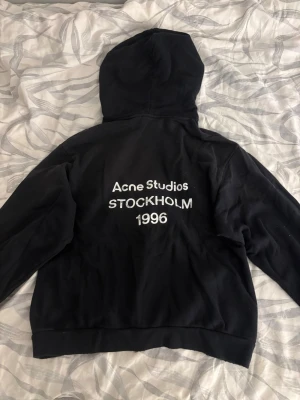 Acne hoodie - Ny hoodie från acne med prislappen kvar. Jätteskön och lite oversized💕